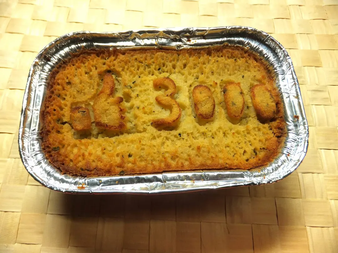 A shepherd’s pie with a thumbs-up and “3000” shaped in golden mash on top
