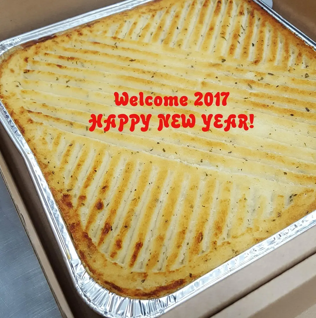 A family-size shepherd’s pie with “Welcome 2017, Happy New Year!” written across it